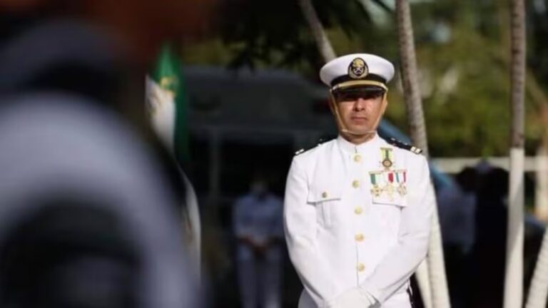 Abogados del almirante Fernando Farías rechazan afirmaciones de Sheinbaum: «Vulnera derechos»