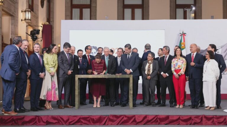 Gobierno de Sheinbaum firma acuerdo para incentivar la industria del acero y fortalecer la producción nacional