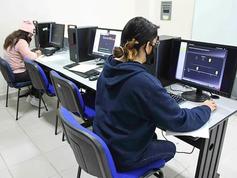 UAQ reprograma examen a aspirantes que tuvieron problemas con la plataforma digital