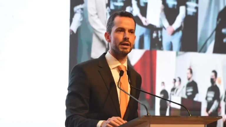Paul Ospital sugiere a Kuri «dar un coscorrón» a Martín Arango por soberbia