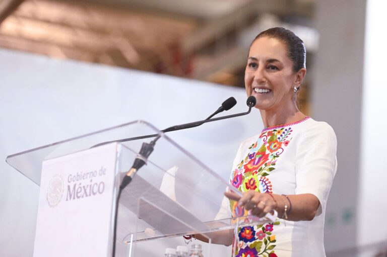«Las mujeres nunca más queremos ser menos»: Sheinbaum reivindica la igualdad en el Día de las Madres
