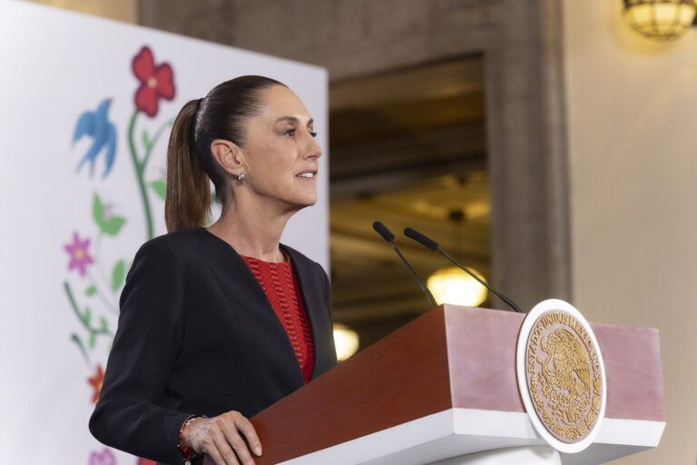 Sheinbaum insiste en que Rocha Moya permanece en Sinaloa y descarta contacto con otros implicados