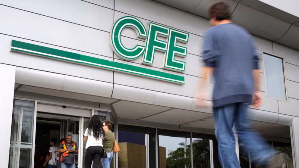 Moody’s rebaja la calificación de la CFE a Baa3 tras el recorte a la nota soberana de México