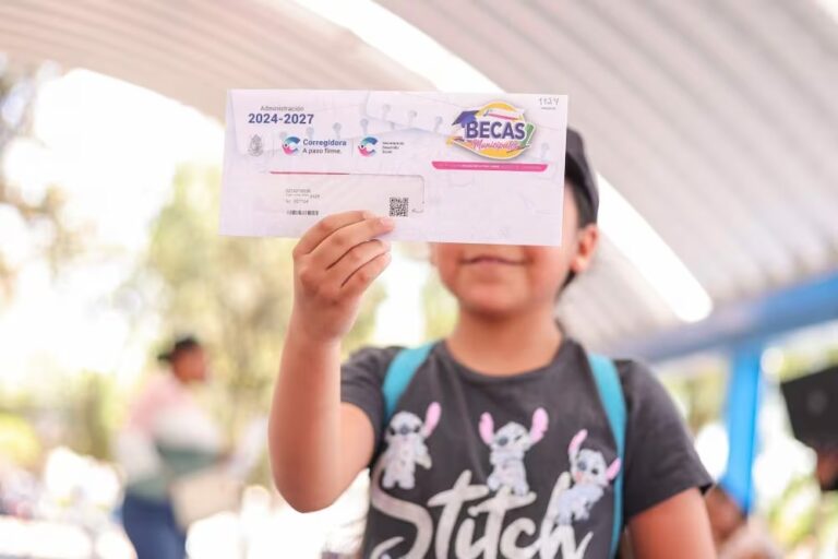 Arranca la entrega de Becas Municipales en Corregidora con inversión de 4 millones de pesos