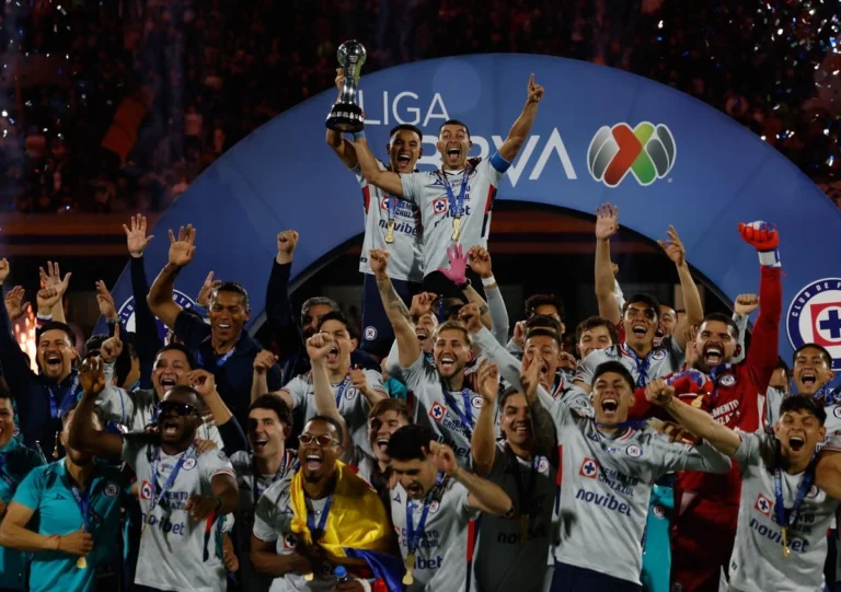 ¡Cruz Azul es campeón! La Máquina remonta a Pumas y conquista la décima estrella en Ciudad Universitaria