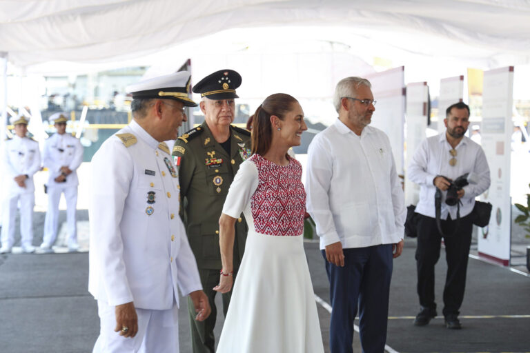 Claudia Sheinbaum encabeza el Día de la Marina en Michoacán y llama a defender la soberanía ante presiones externas