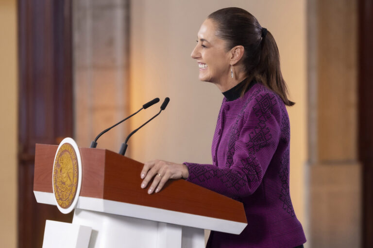 Claudia Sheinbaum pide respeto diplomático hacia Trump y cuestiona marcha de la CNTE en el Estadio Azteca