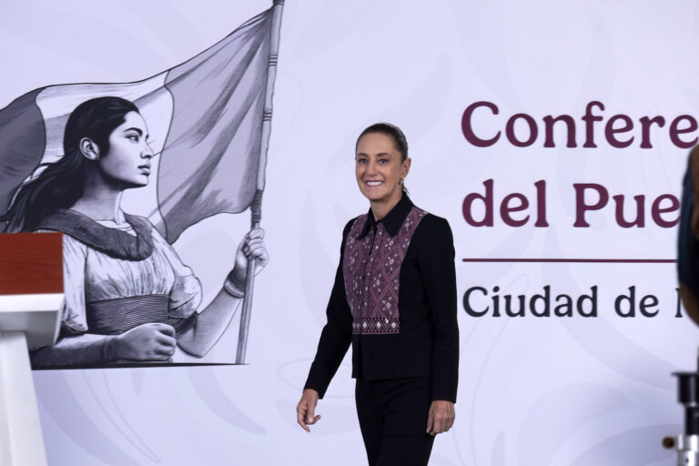 Claudia Sheinbaum defiende audiencias privadas con madres buscadoras tras polémica por el pato Merlín