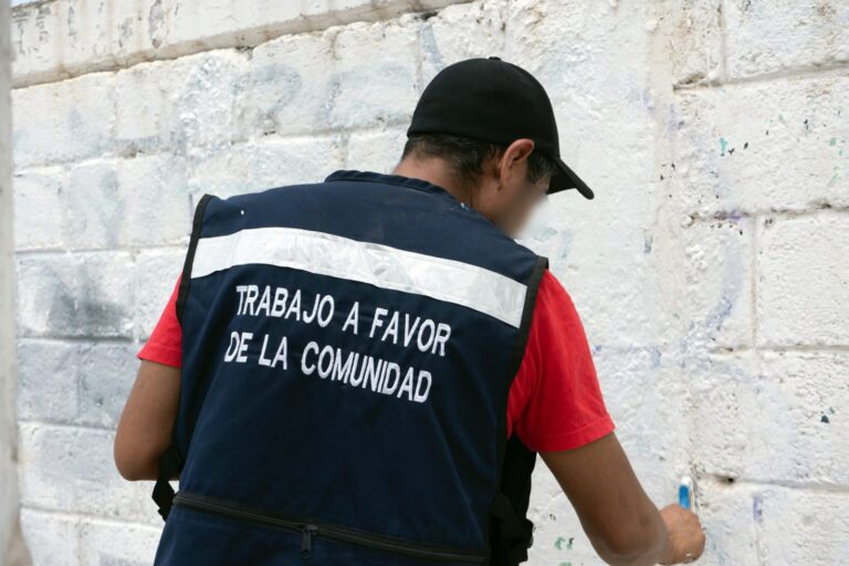 Más de 200 horas de trabajo comunitario realizan infractores en Querétaro para resarcir faltas administrativas