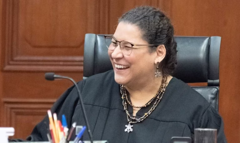 Lenia Batres le gana al IMPI disputa legal por el registro de la marca «Ministra del Pueblo»