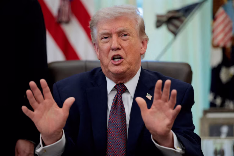 Donald Trump firma orden ejecutiva para la revisión voluntaria de modelos de inteligencia artificial avanzada