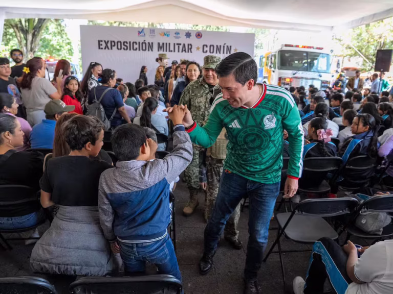 Inauguran exposición militar Conín en El Marqués para niños y jóvenes