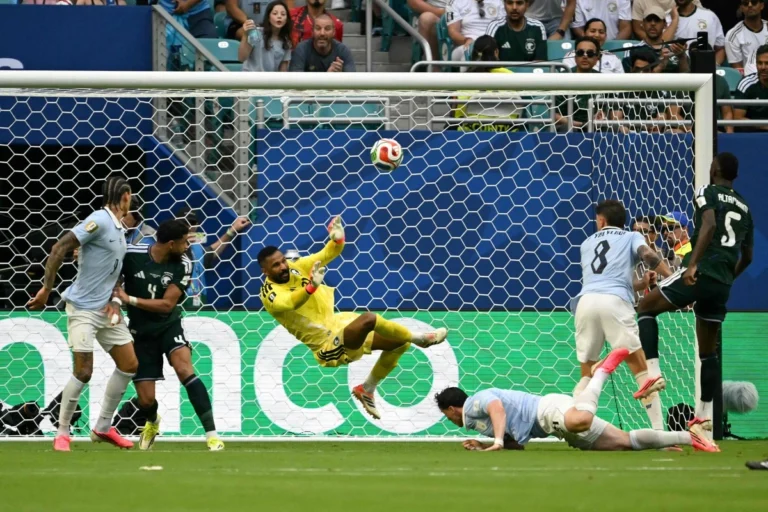Arabia Saudita rescata empate 1-1 ante Uruguay en jornada de sorpresas mundialistas