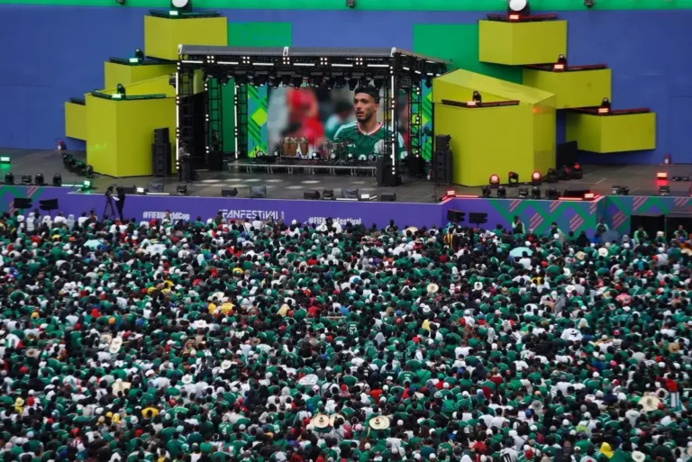 Cerca de 500 mil personas colman la Ciudad de México por el arranque de la Copa del Mundo