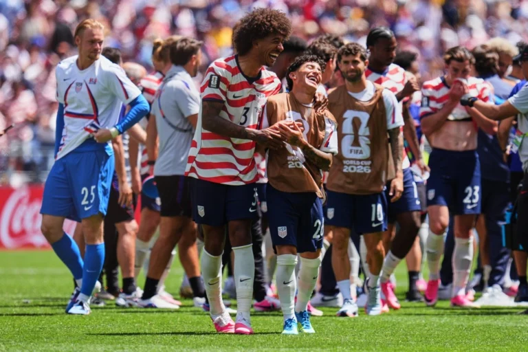 Estados Unidos vence 2-0 a Australia y clasifica como líder del Grupo D en el Mundial 2026