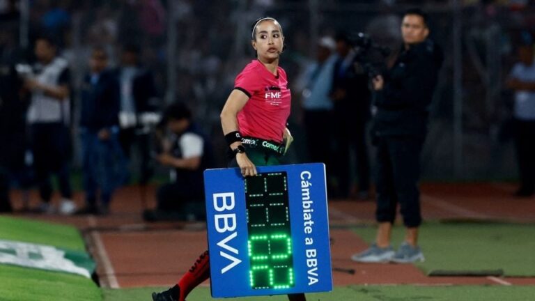 Katia Itzel García hace historia como la primera árbitra mexicana en una Copa del Mundo varonil de la FIFA