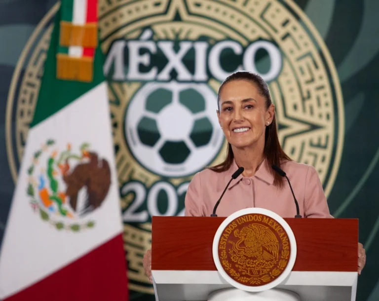 Claudia Sheinbaum y Clara Brugada asisten al Fan Fest del Deportivo Los Galeana para el debut de México