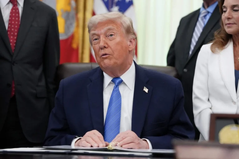 Trump amaga con no renovar el T-MEC y endurece ofensiva contra México