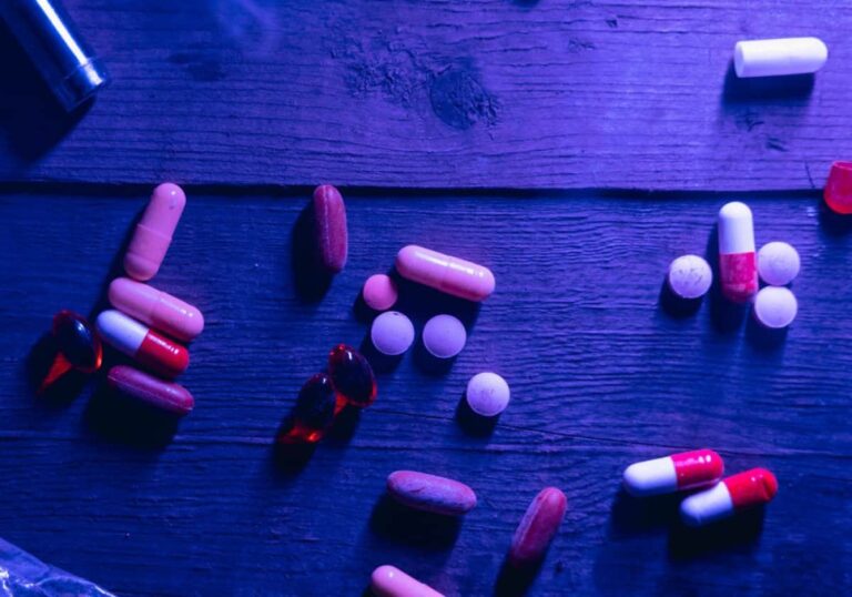 Mexicanos lideran transferencia tecnológica en laboratorios de metanfetamina de África, revela InSight Crime