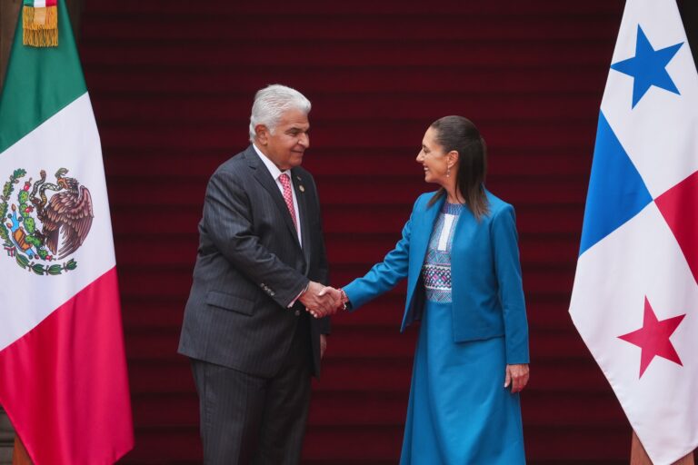 Claudia Sheinbaum recibe al presidente de Panamá José Raúl Mulino en Palacio Nacional para abordar la neutralidad del Canal