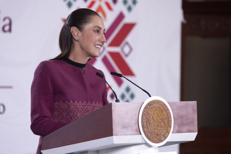 Claudia Sheinbaum rechaza señalamientos de Javier Milei sobre presunta campaña antiargentina