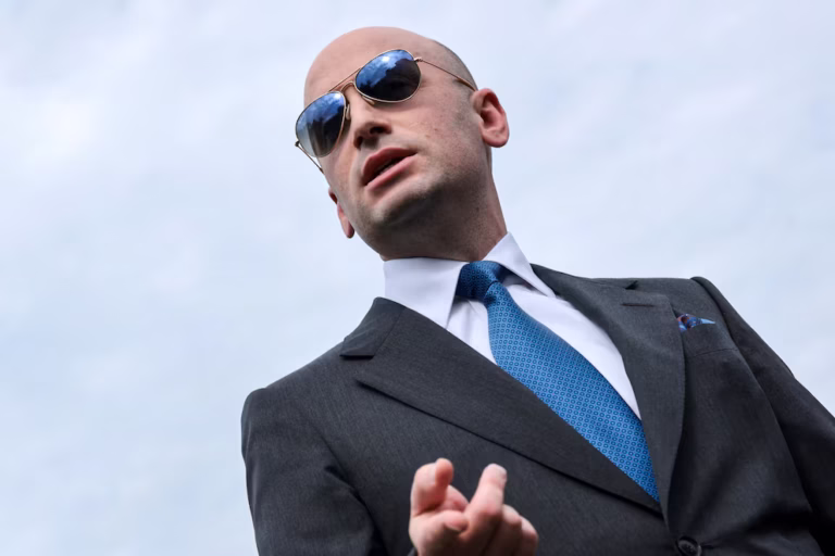 Stephen Miller acusa que los cárteles controlan el sistema judicial y político de México