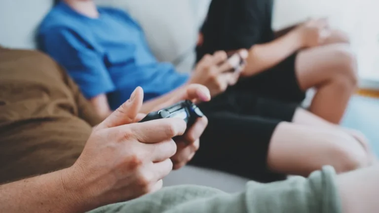 Sedentarismo digital en adolescentes mexicanos: el impacto de la generación inmóvil