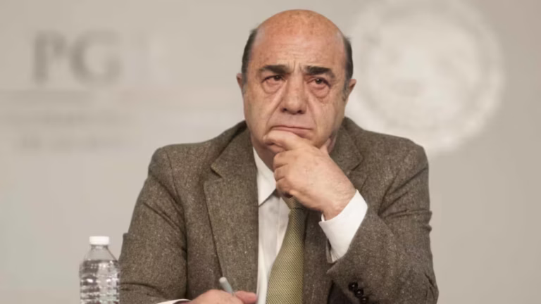 Cancelan prisión domiciliaria a Jesús Murillo Karam; llevará proceso con brazalete electrónico