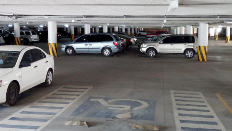Amparados 14 estacionamientos comerciales en Querétaro contra la ley de gratuidad