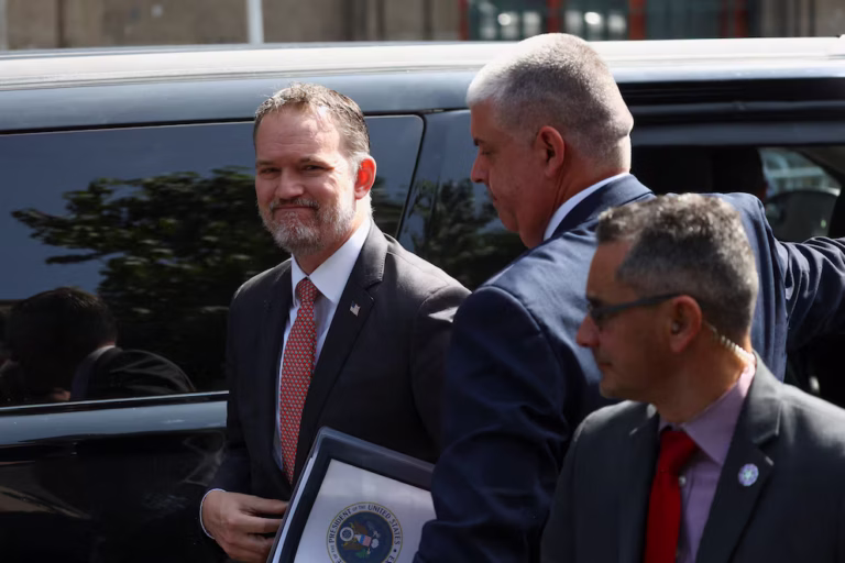 Claudia Sheinbaum recibe en Palacio Nacional a Jamieson Greer para la revisión del T-MEC