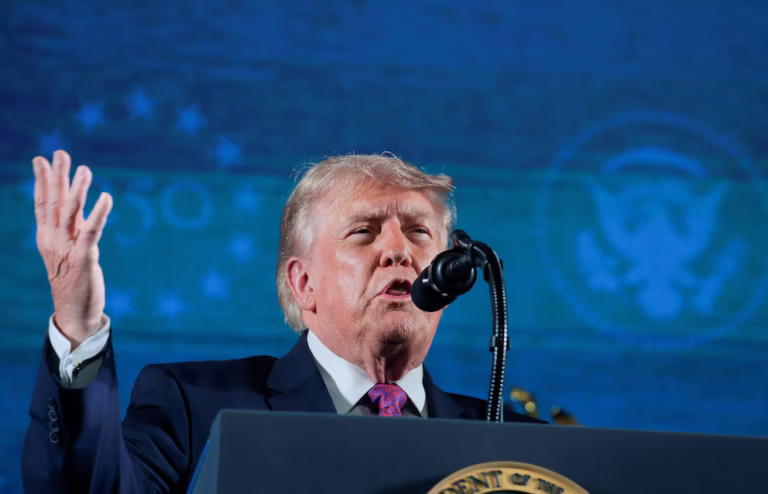 Donald Trump conmemora los 250 años de EE. UU. en el Monte Rushmore con duras advertencias políticas