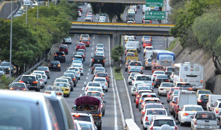 Municipio de Querétaro Retirará de Circulación Mil Vehículos Oficiales para Mitigar el Impacto Vial por las Obras del Tren México-Querétaro