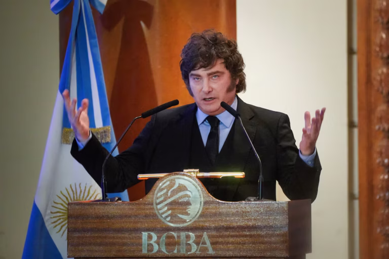 Javier Milei acusa al gobierno de México y a actores internacionales de financiar campañas en su contra