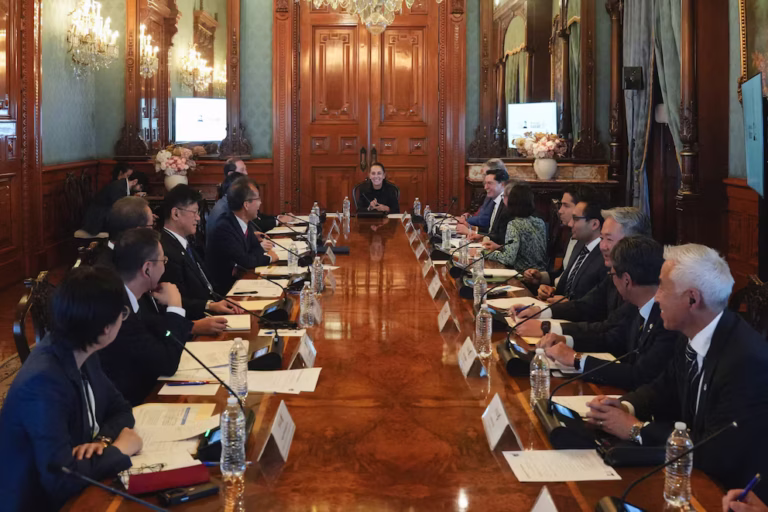 Claudia Sheinbaum se reúne con empresarios de Japón en Palacio Nacional para dialogar sobre inversiones