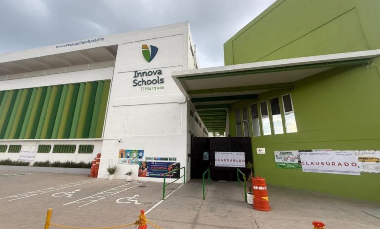 Clausura El Marqués Colegio en Prolongación Constituyentes por Falta de Licencias