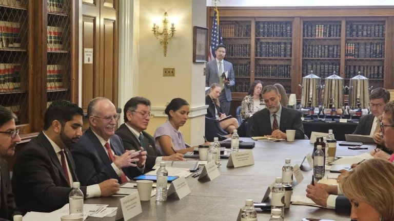 Embajador de México, Roberto Lazzeri, realiza su primera visita oficial al Capitolio
