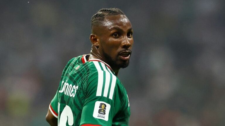 “Se equivocó el viejo”: Julián Quiñones reprocha a Javier Aguirre por haberlo sustituido en el partido de México ante Inglaterra