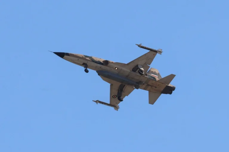 Irán lanza misiles contra base militar estadounidense en Jordania en represalia por bombardeos de Washington