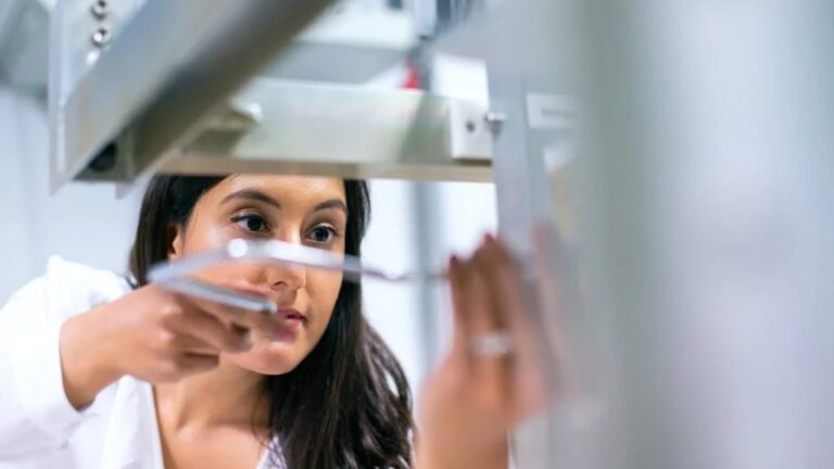 Abren convocatoria Mujeres STEM+ 2026 en Querétaro