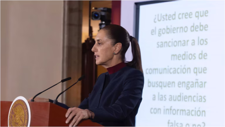 Claudia Sheinbaum niega lista negra y defiende análisis de Luisa María Alcalde sobre redes contra la 4T