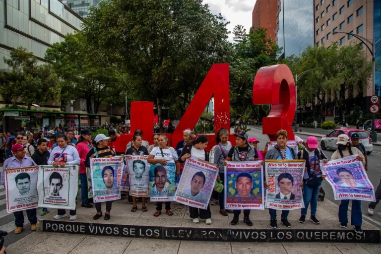 Hallazgo de bolsas con restos y crematorio clandestino da giro a investigación del caso Ayotzinapa