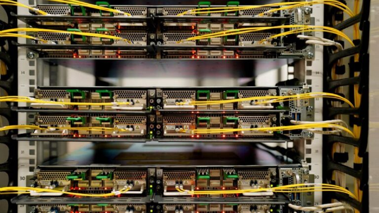 EE. UU. alista restricción a componentes chinos para infraestructura de inteligencia artificial