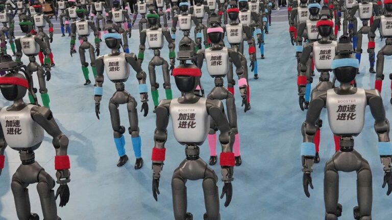 Robots humanoides baten récords atléticos en Beijing durante justa tecnológica