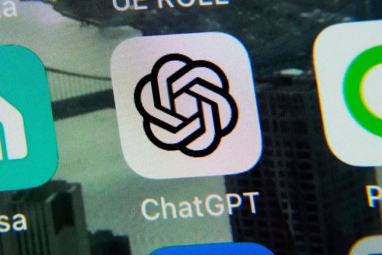 OpenAI lanza ChatGPT para adolescentes con controles de seguridad reforzados
