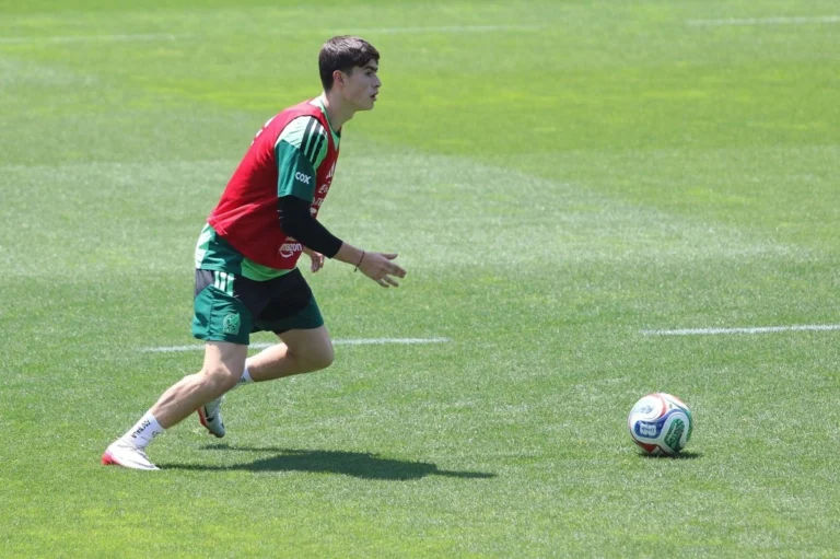 Armando ‘Hormiga’ González viaja a Grecia para cerrar su fichaje con el Olympiacos