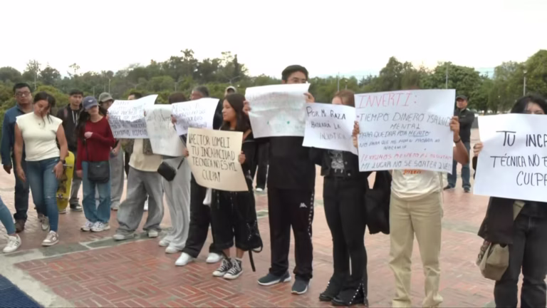 Aspirantes seleccionados de la UNAM rechazan someterse a segunda evaluación de ingreso