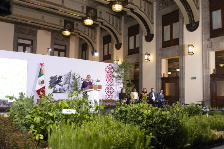 Claudia Sheinbaum exige a EE. UU. no utilizar a México como tema electoral