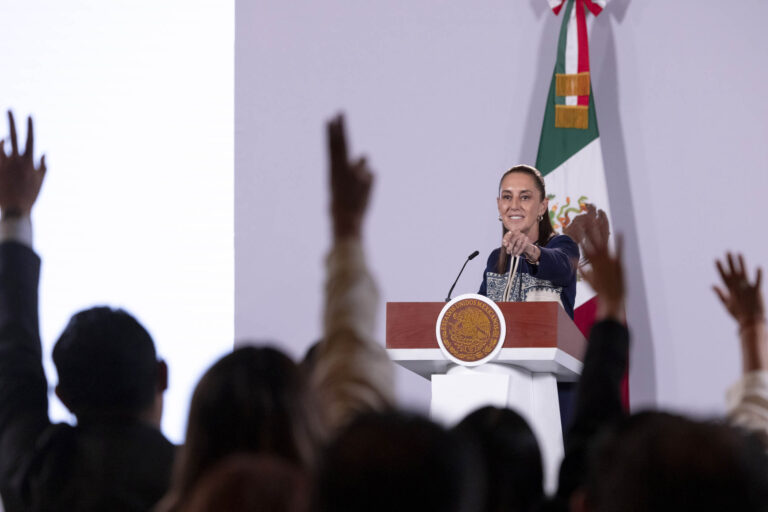 Claudia Sheinbaum califica de absurdo el apoyo a una intervención militar de EE. UU. en México