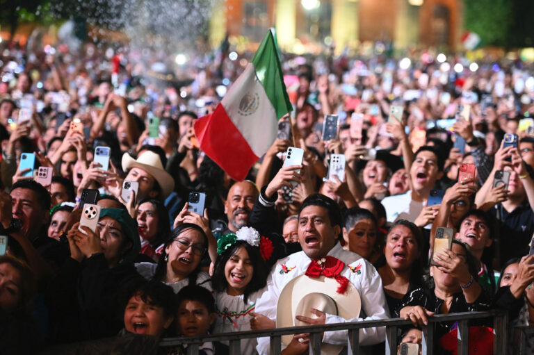 Más de 300 mil personas celebran el Grito de Independencia 2026 en el Zócalo con Grupo Intocable
