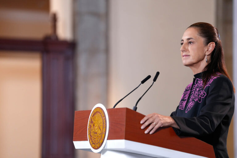 Claudia Sheinbaum justifica el traslado terrestre de Ernesto Ruffo tras viaje de 40 horas a Ensenada